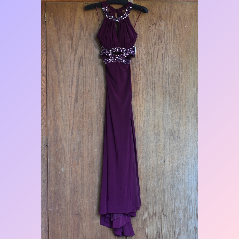 Morgan & Co. Wine Colored Evening Dress Size 5/6 Open Back Split Skirt Jeweled